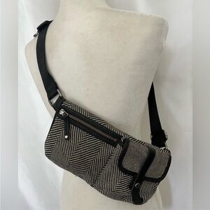 LULULEMON- Athletica Fanny Pack Hip Bag